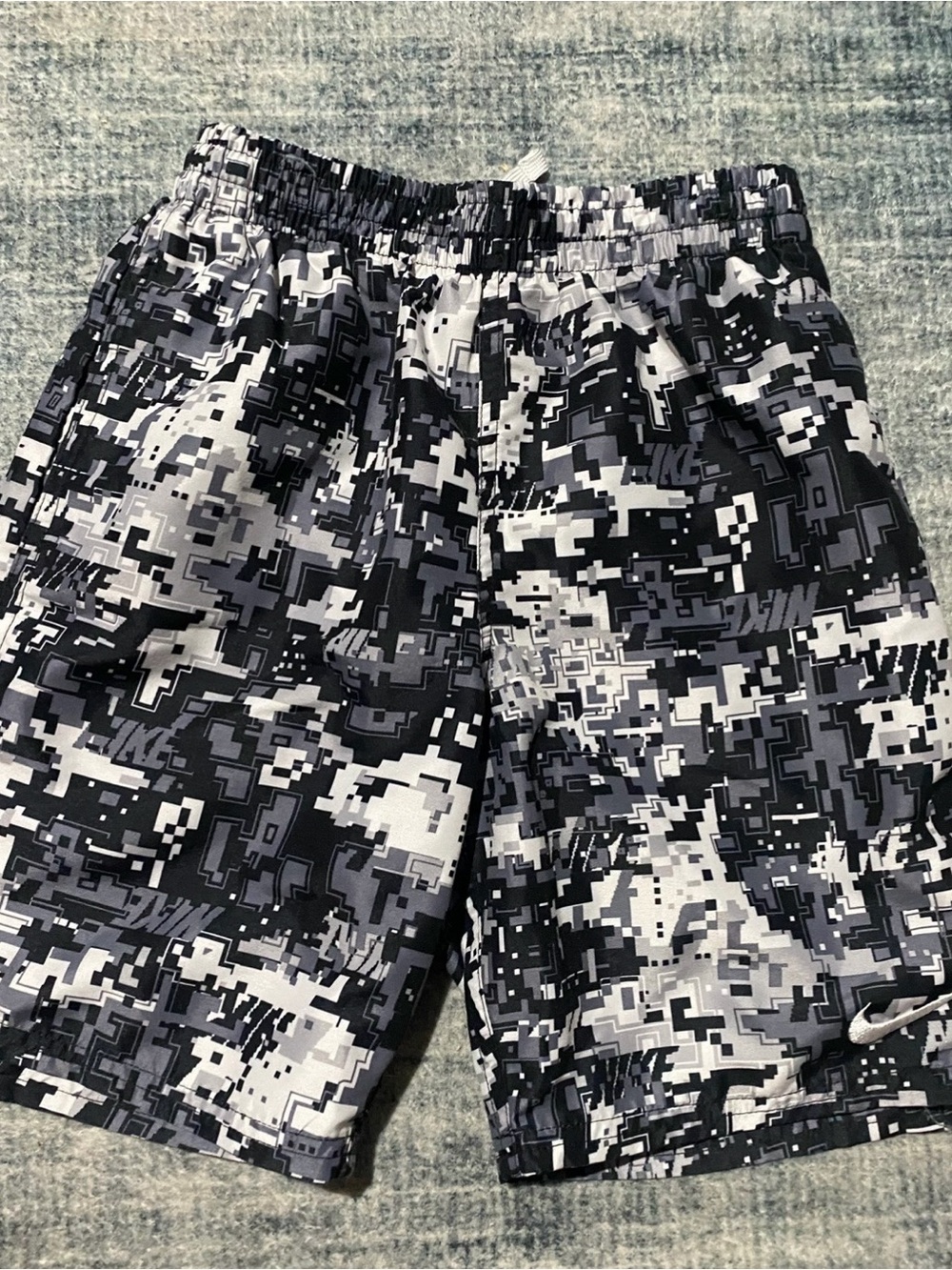 Nike boys Black & Gray Digital Camo swim trunks size medium